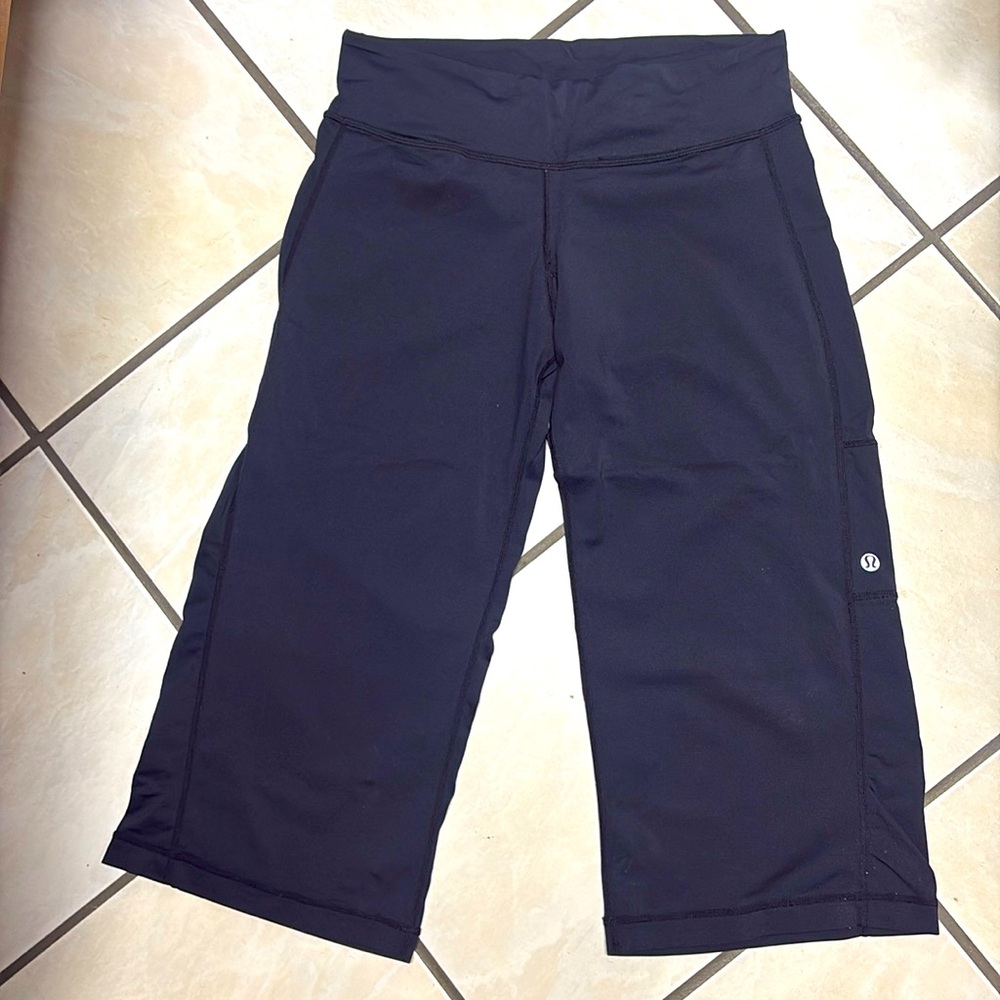 Lululemon black crop pants